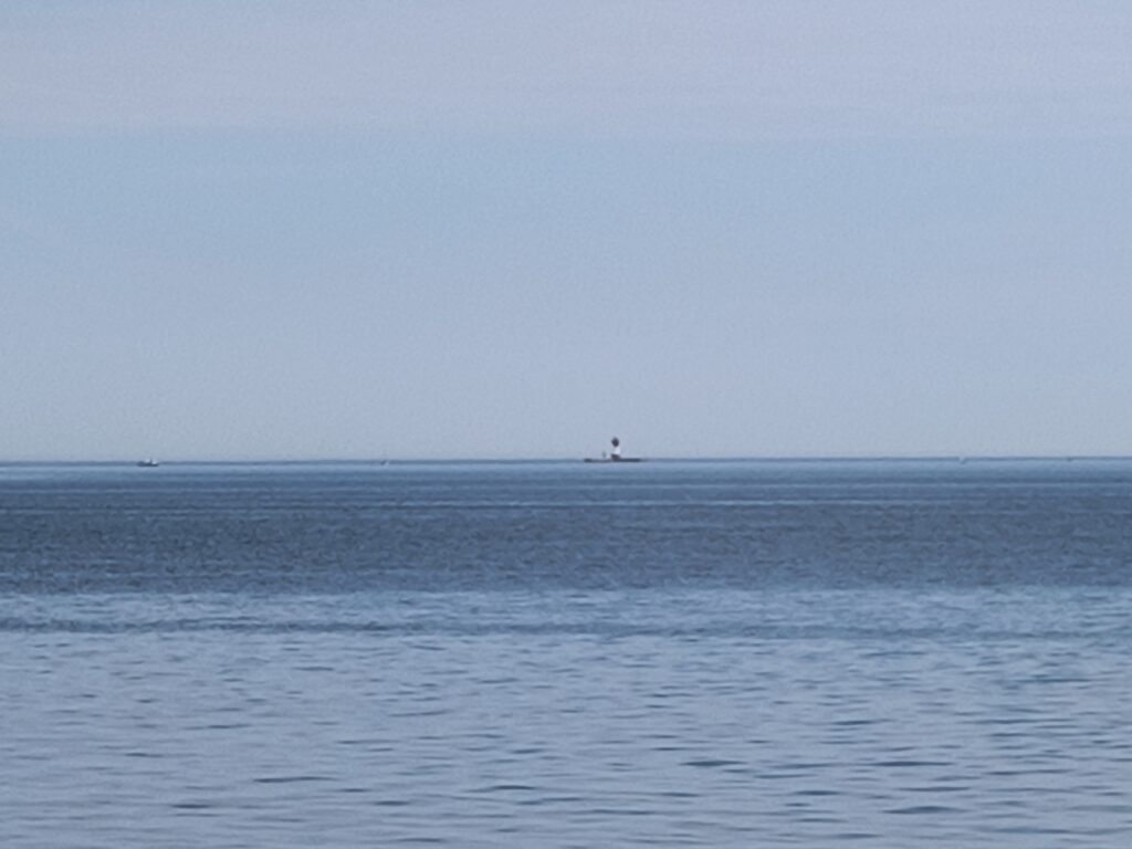 Klare Sicht auf Leuchtturm Kiel
