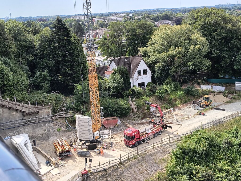 Auch Sonntags wird an der Levensauer Hochbrücke gearbeitet