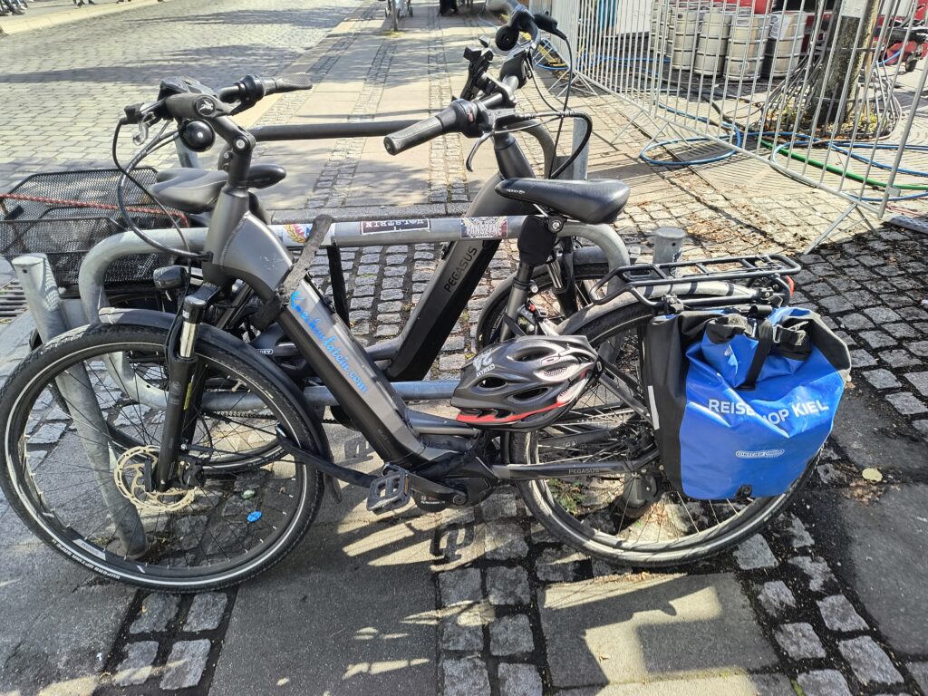 angeschlossene Fahrräder